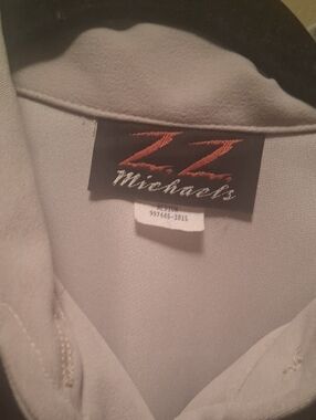 Michaels Light Gray Women's Dress Shirt with Point Collar Size Medium